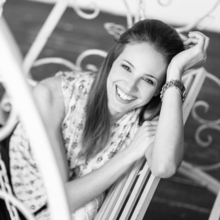 АННА КАРИЧЕВА