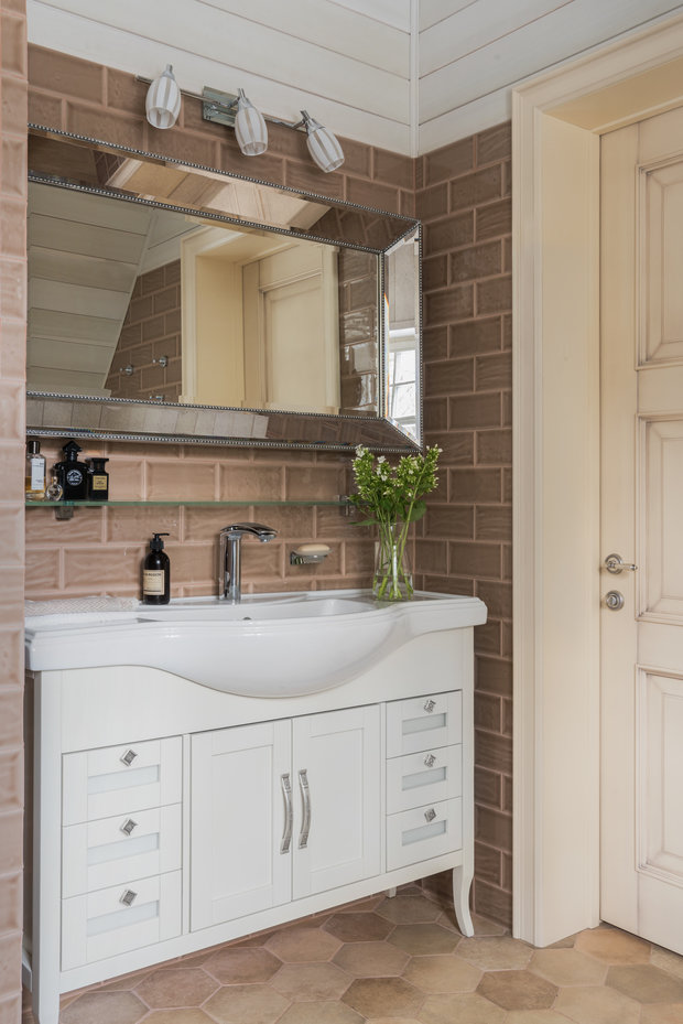 Фотография: Ванная в стиле Прованс и Кантри, Дом, Проект недели, Дом и дача, Московская область, 4 и больше, Более 90 метров, Абрамцево, Анна Насонова – фото на INMYROOM
