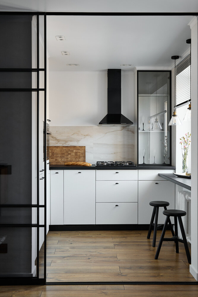 Фотография: Кухня и столовая в стиле Скандинавский, Современный, Эклектика, Квартира, Советы, Хрущевка, Татьяна Самодурова – фото на INMYROOM Фотография: Кухня и столовая в стиле Скандинавский, Современный, Эклектика, Квартира, Советы, Хрущевка, Татьяна Самодурова – фото на INMYROOM