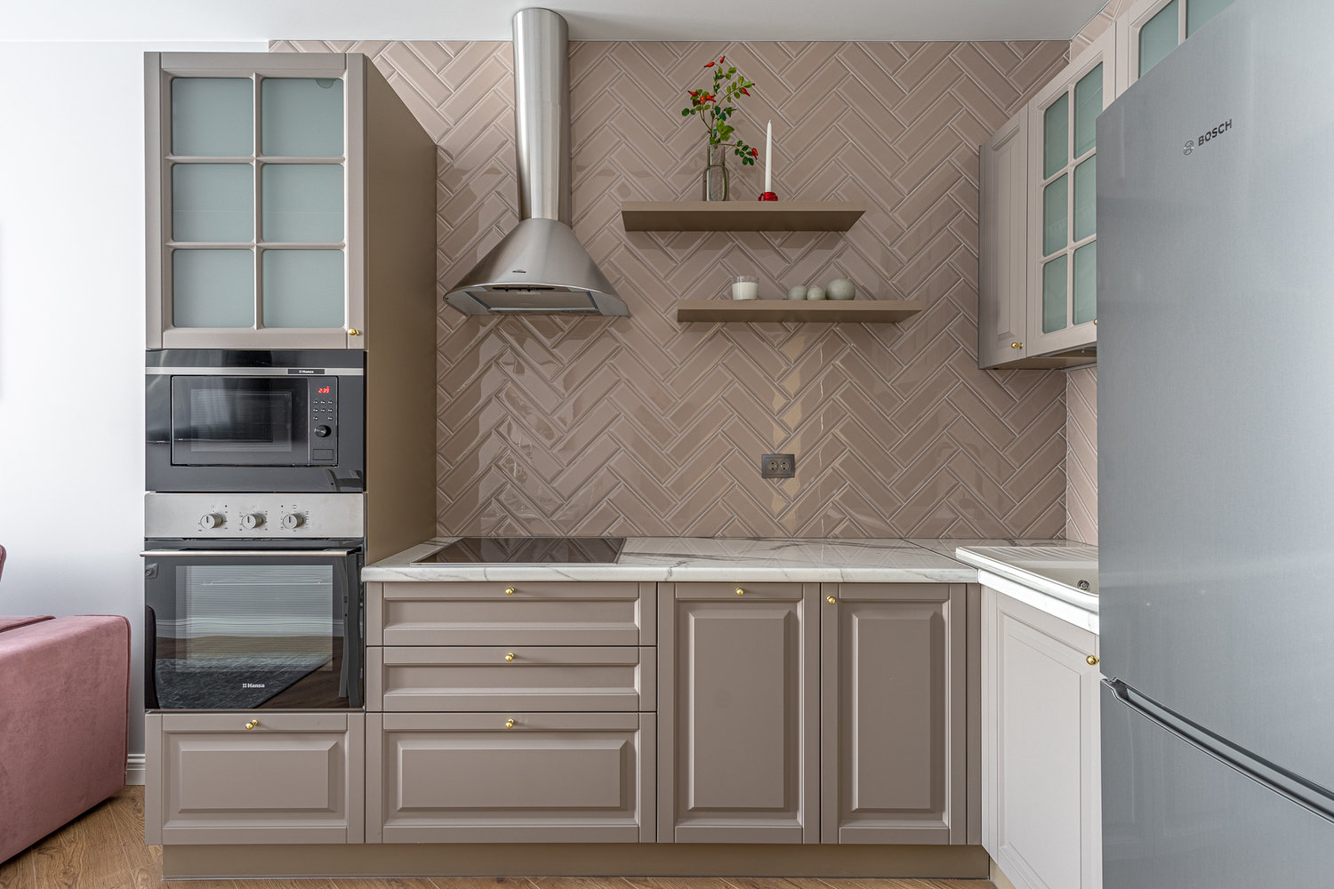 Фотография: Кухня и столовая в стиле Современный, Квартира, Проект недели, Москва, 3 комнаты, 60-90 метров, Марьям Разуваева – фото на INMYROOM Фотография: Кухня и столовая в стиле Современный, Квартира, Проект недели, Москва, 3 комнаты, 60-90 метров, Марьям Разуваева – фото на INMYROOM