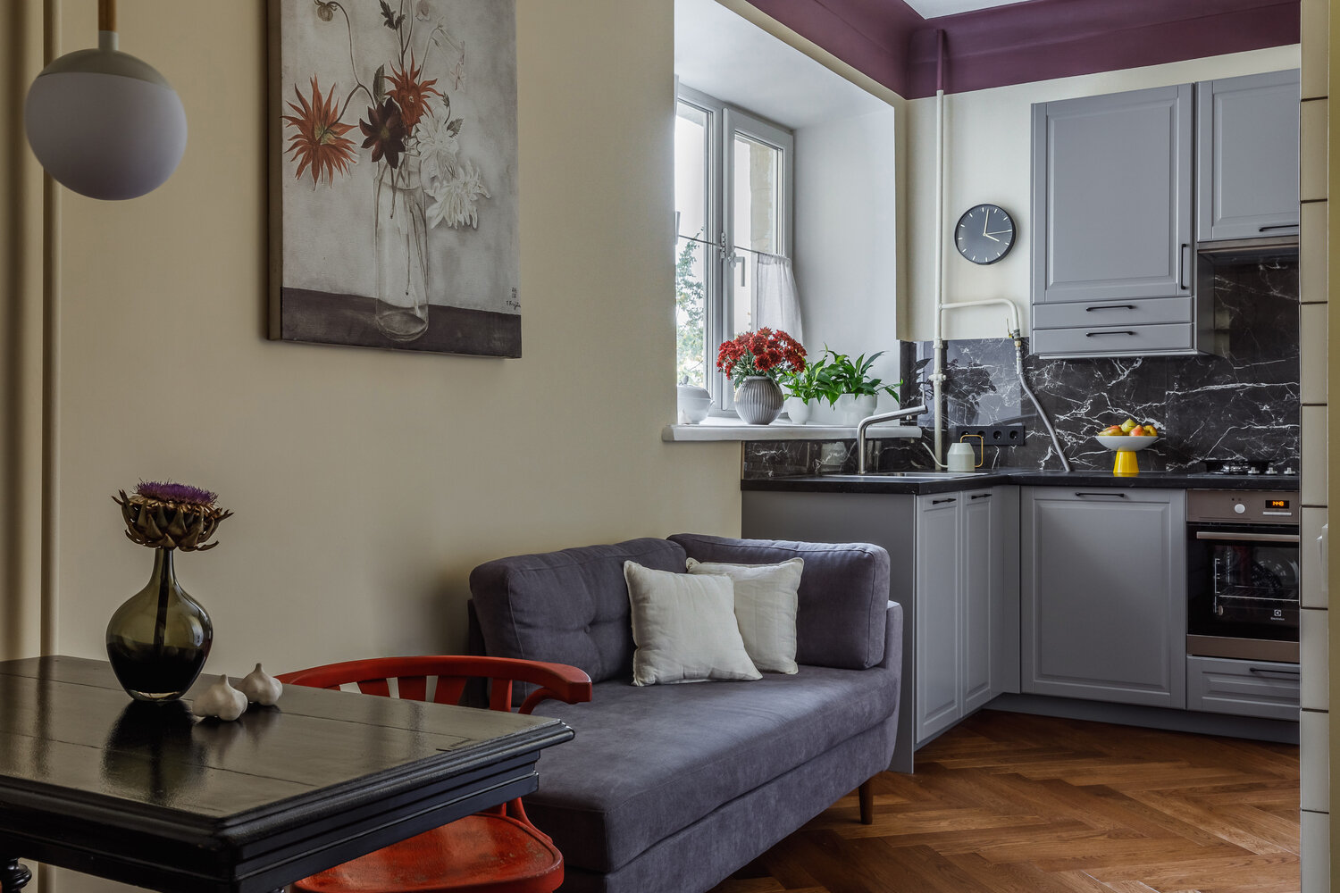 Фотография: Кухня и столовая в стиле Современный, Эклектика, Малогабаритная квартира, Квартира, Проект недели, Москва, 1 комната, до 40 метров, Zzburo, Винтажный – фото на INMYROOM Фотография: Кухня и столовая в стиле Современный, Эклектика, Малогабаритная квартира, Квартира, Проект недели, Москва, 1 комната, до 40 метров, Zzburo, Винтажный – фото на INMYROOM