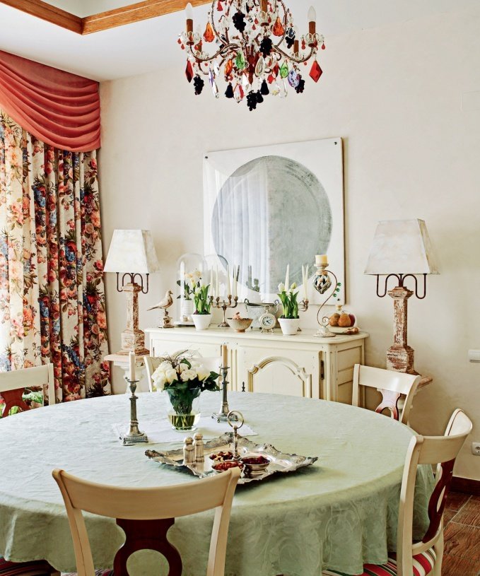 Фотография: Кухня и столовая в стиле , Декор интерьера, Дом, Франция, Декор дома, Советы, Прованс – фото на INMYROOM Фотография: Кухня и столовая в стиле , Декор интерьера, Дом, Франция, Декор дома, Советы, Прованс – фото на INMYROOM