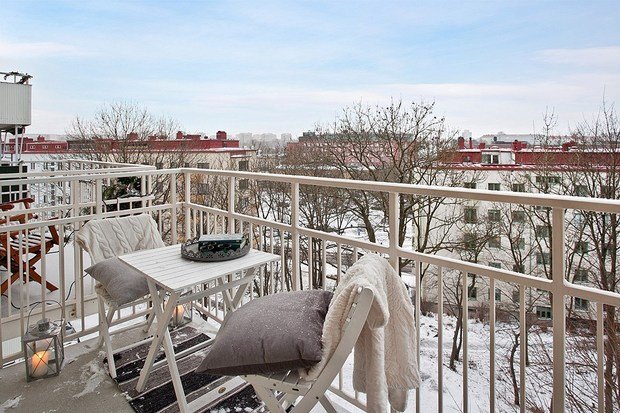 Фотография: Балкон, Терраса в стиле Скандинавский, Малогабаритная квартира, Квартира, Швеция, Цвет в интерьере, Дома и квартиры, Белый – фото на INMYROOM