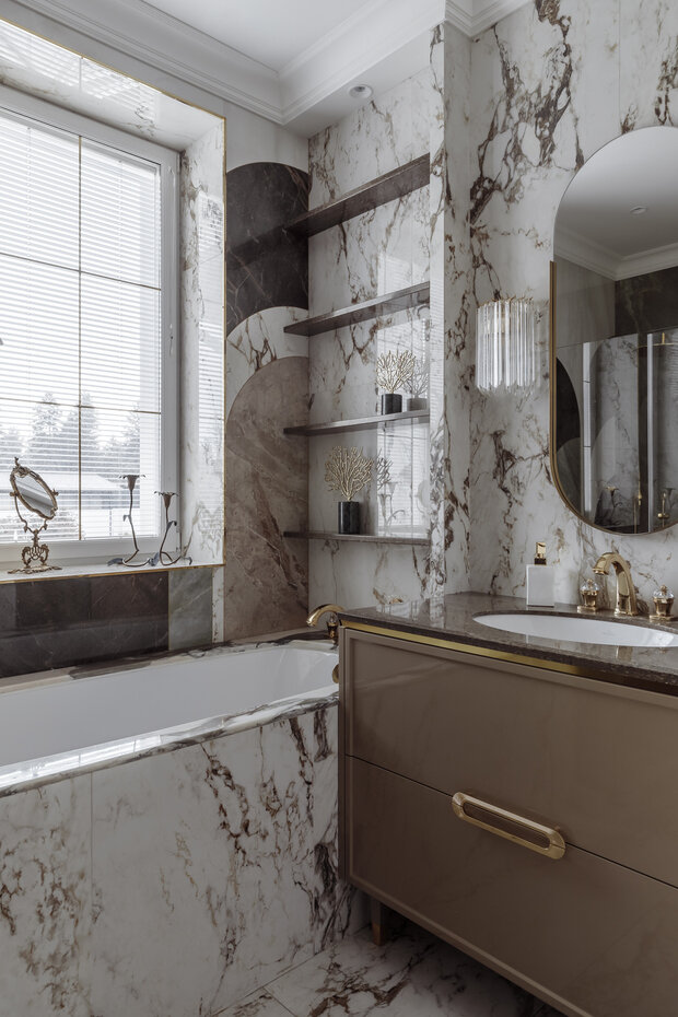 Фотография: Ванная в стиле Классический, Современный, Дом, Проект дня, Москва, Блочный дом, 4 и больше, Более 90 метров, Эксклюзивные проекты, современный с элементами классики и роскоши, Юлия Стоянова – фото на INMYROOM