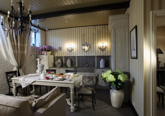 Фотография: Кухня и столовая в стиле Прованс и Кантри, Классический, Современный – фото на InMyRoom.ru