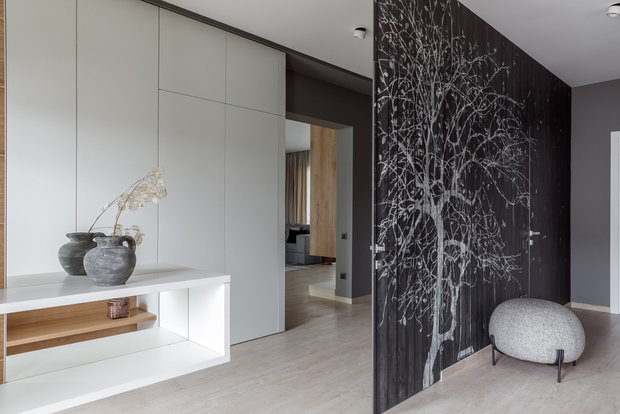 Интерьер прихожей в стиле джапанди с элементами минимализма