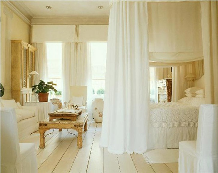 Фотография: Спальня в стиле Классический, Современный, Декор интерьера, Дом, Декор дома, Системы хранения, Шторы – фото на INMYROOM Фотография: Спальня в стиле Классический, Современный, Декор интерьера, Дом, Декор дома, Системы хранения, Шторы – фото на INMYROOM