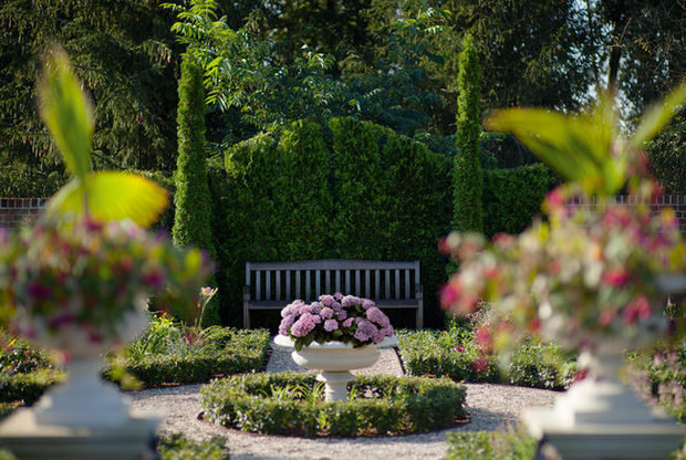 Фотография: Ландшафт в стиле , Советы, ландшафтные работы, Благоустройство территории, Ландшафтный дизайн, как обустроить участок, Татьяна Крамская, Технониколь, Дорожки в саду – фото на INMYROOM