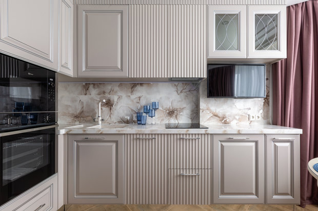 Фотография: Кухня и столовая в стиле Классический, Современный, Квартира, Проект недели, Москва, 3 комнаты, 60-90 метров, Анастасия Бондарева, Bond Design – фото на INMYROOM