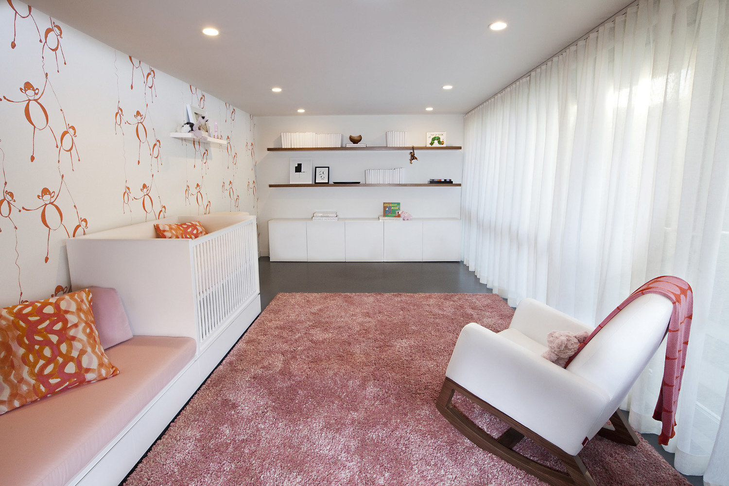 Фотография: Гостиная в стиле Современный, Декор интерьера, Квартира, Дом, Мебель и свет, Кресло-качалка – фото на INMYROOM Фотография: Гостиная в стиле Современный, Декор интерьера, Квартира, Дом, Мебель и свет, Кресло-качалка – фото на INMYROOM