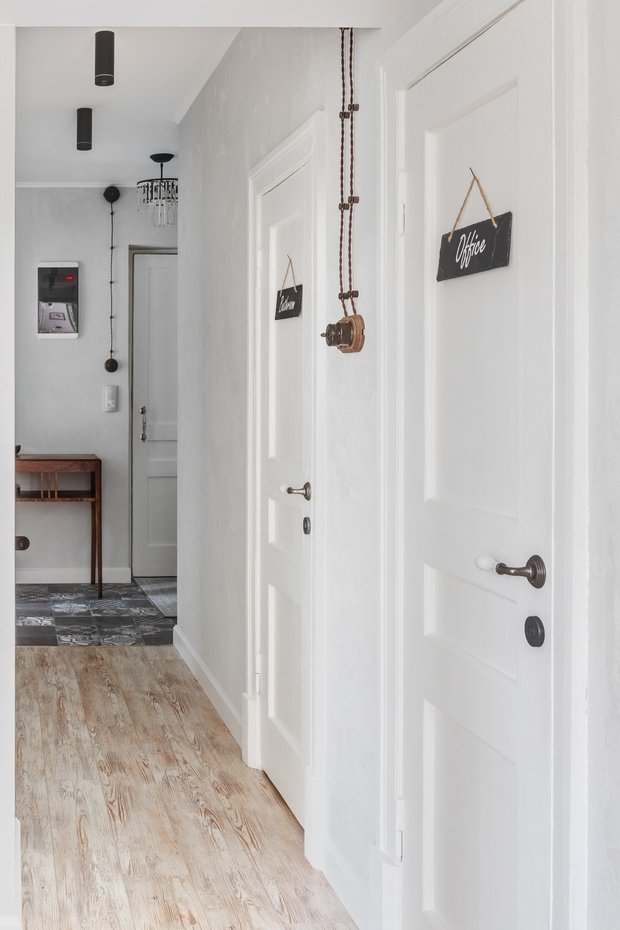 Одну антресоль демонтировали, а вторую сделали чуть выше. 