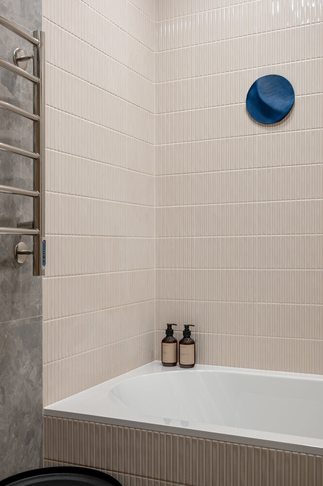 Фотография: Ванная в стиле Современный, Квартира, Проект дня, Москва, П-44, Панельный дом, 3 комнаты, 60-90 метров, Елизавета Матвейко – фото на INMYROOM Фотография: Ванная в стиле Современный, Квартира, Проект дня, Москва, П-44, Панельный дом, 3 комнаты, 60-90 метров, Елизавета Матвейко – фото на INMYROOM