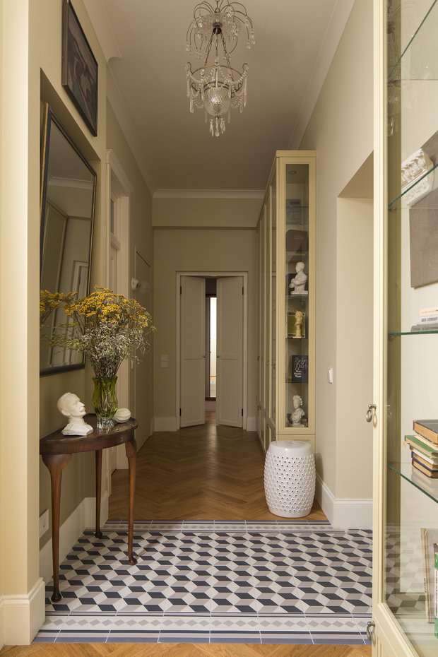 Фотография: Прихожая в стиле Прованс и Кантри, Эклектика, Квартира, Проект недели, Москва, Михаил Свистунов, Наталия Заворотищева, Старый фонд, Кирпичный дом, 3 комнаты, 60-90 метров – фото на INMYROOM