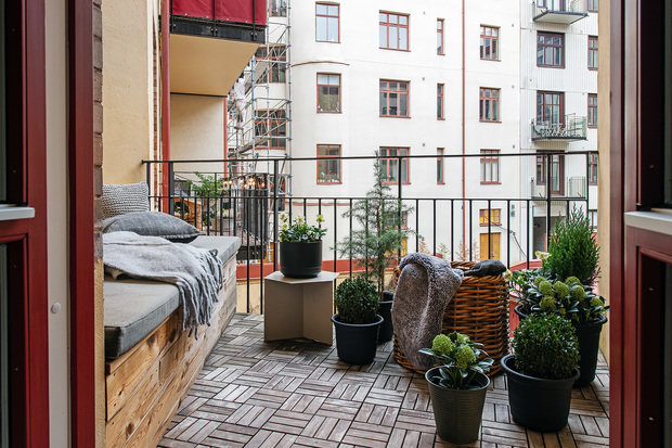 Фотография: Терраса в стиле Скандинавский, Кухня и столовая, Гостиная, Эклектика, Декор интерьера, Квартира, Швеция, Белый, Бежевый, Стокгольм, Серый, скандинавский интерьер, декор в скандинавском стиле, скандинавский стиль в интерьере, 2 комнаты, 60-90 метров, Эмма Фишер – фото на INMYROOM