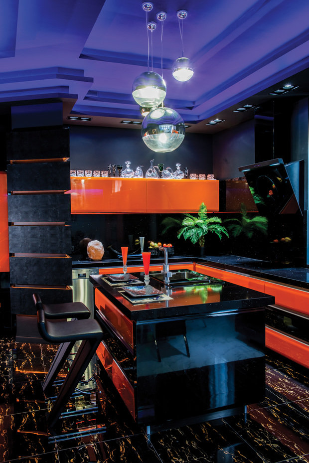 Фотография: Кухня и столовая в стиле Хай-тек, Квартира, Дома и квартиры, Интерьеры звезд, Проект недели, Москва – фото на INMYROOM