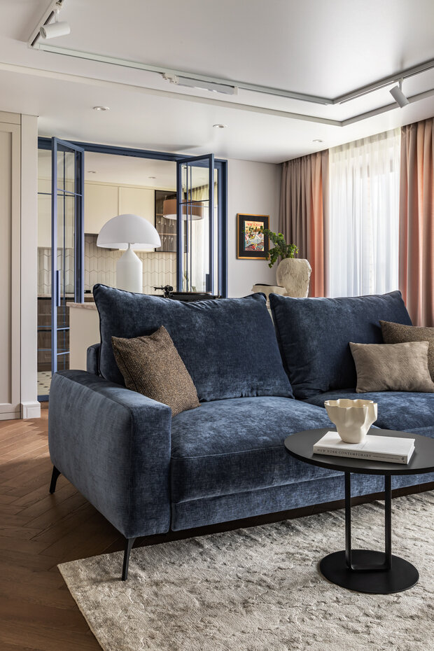 Фотография: Гостиная в стиле Современный, Квартира, Проект дня, Москва, Тишинка, Кирпичный дом, 2 комнаты, 60-90 метров, Анастасия Козловская – фото на INMYROOM