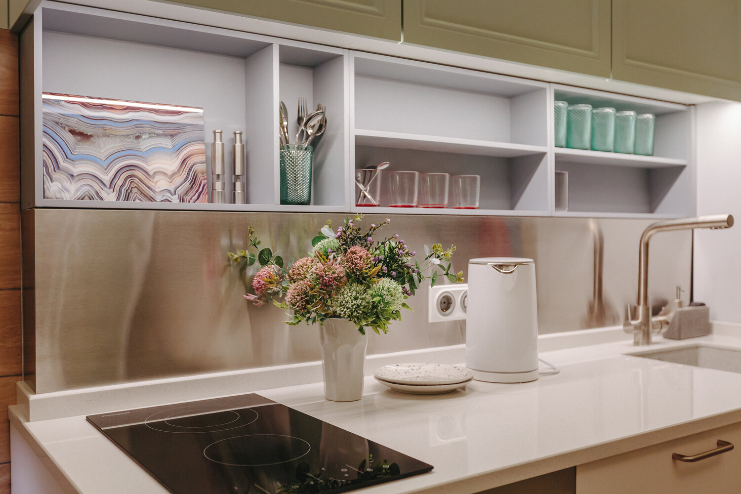 Фотография: Кухня и столовая в стиле Современный, Малогабаритная квартира, Квартира, Студия, Проект дня, Москва, до 40 метров, Полина Дадыко – фото на INMYROOM