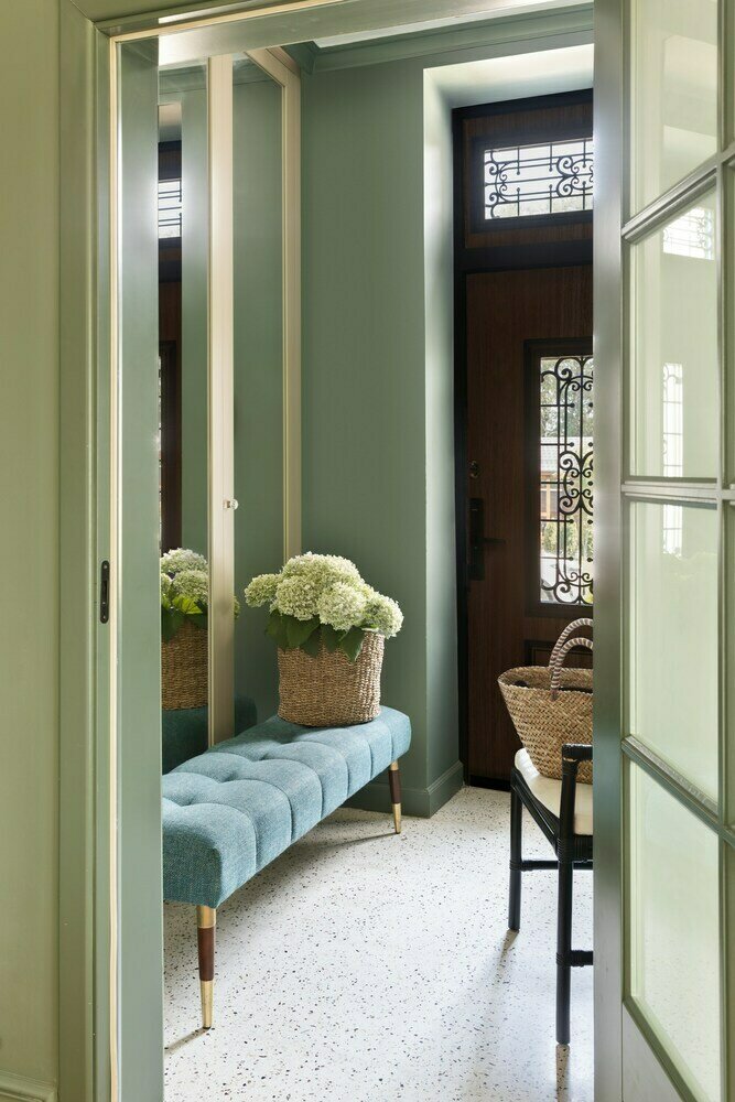 Фотография: Прихожая в стиле Классический, Современный, Эклектика, Дом, Проект дня, Казахстан, 4 и больше, Более 90 метров, Алматы, Мадина Нургужина – фото на INMYROOM Фотография: Прихожая в стиле Классический, Современный, Эклектика, Дом, Проект дня, Казахстан, 4 и больше, Более 90 метров, Алматы, Мадина Нургужина – фото на INMYROOM