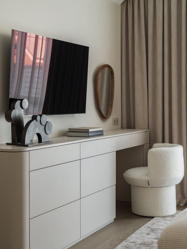 Фотография: Спальня в стиле Современный, Минимализм, Дом, Проект дня, Дом и дача, Московская область, 4 и больше, Более 90 метров, минимализм с элементами современного дизайна, Ксения Котельникова – фото на INMYROOM