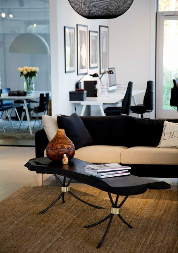 Фотография: Гостиная в стиле Эклектика, Декор интерьера, Мебель и свет, Журнальный столик – фото на INMYROOM Фотография: Гостиная в стиле Эклектика, Декор интерьера, Мебель и свет, Журнальный столик – фото на INMYROOM