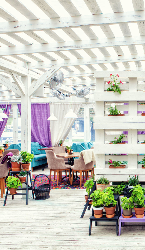 Фото из портфолио Летняя веранда ресторана – фотографии дизайна интерьеров на INMYROOM