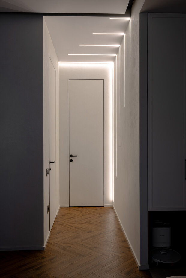 Фотография: Прихожая в стиле Современный, Квартира, Проект дня, Монолитный дом, 3 комнаты, Алматы, минимализм с элементами современного дизайна, Данара Байтурсынова – фото на INMYROOM