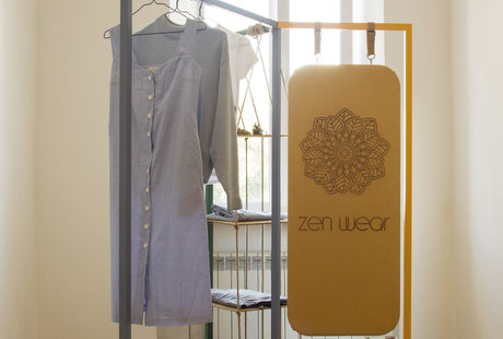 CLOTHES RACK