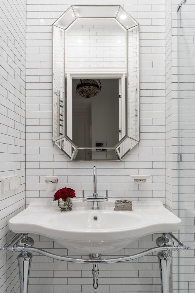 Фотография: Ванная в стиле Современный, Классический, Эклектика, Квартира, Проект дня, Москва, Сталинка, Кирпичный дом, 2 комнаты, 40-60 метров, Эксклюзивные проекты, Оксана Станиславова, Алена Дзуцева, SODA – фото на INMYROOM