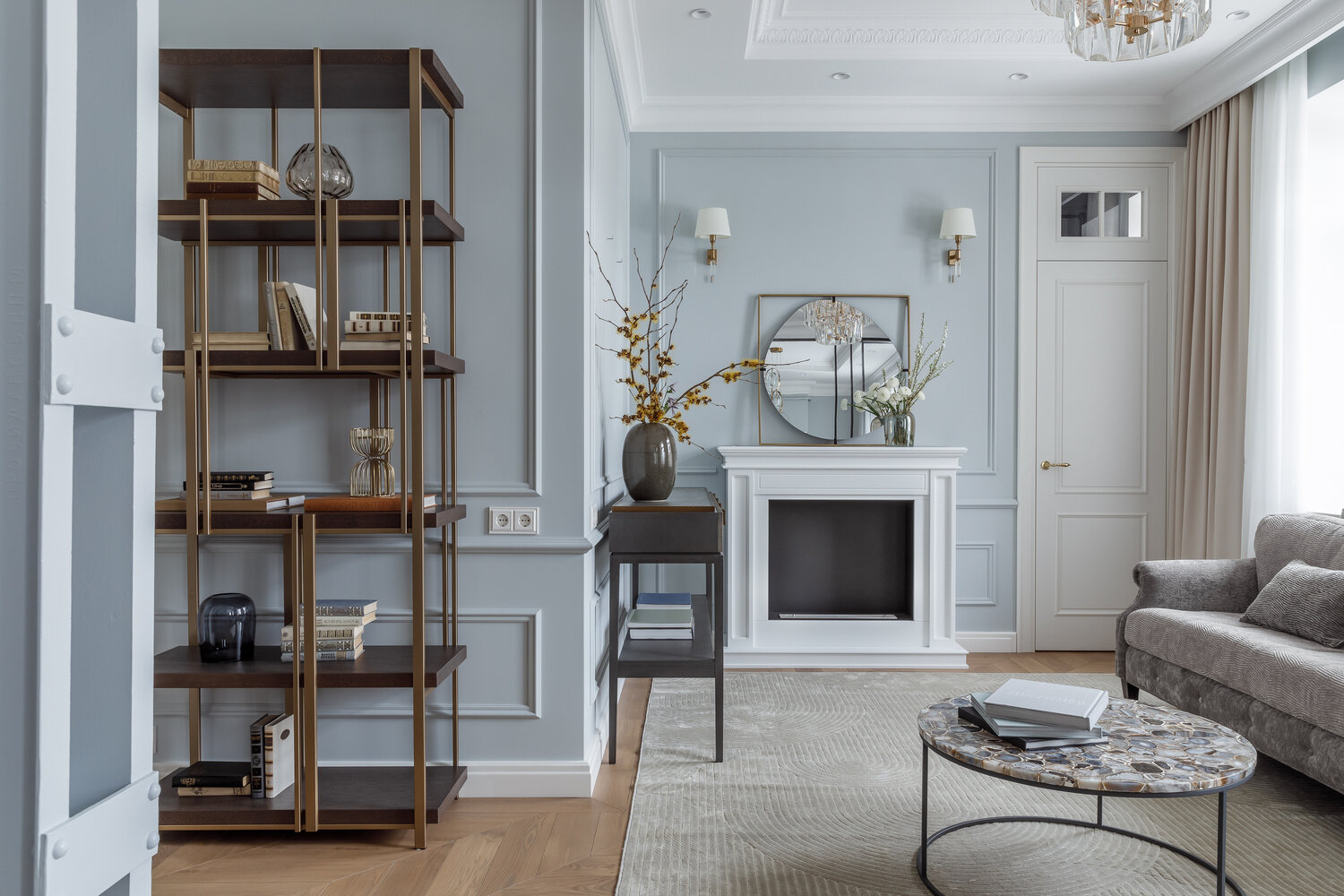 Фотография: Гостиная в стиле Классический, Современный, Эклектика, Квартира, Проект недели, Москва, Кирпичный дом, 4 и больше, Более 90 метров, Анастасия Меньшонкова – фото на INMYROOM Фотография: Гостиная в стиле Классический, Современный, Эклектика, Квартира, Проект недели, Москва, Кирпичный дом, 4 и больше, Более 90 метров, Анастасия Меньшонкова – фото на INMYROOM