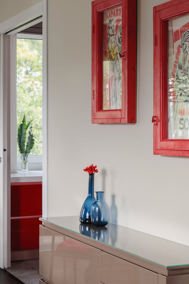 Фотография: Гостиная в стиле Эклектика, Современный, Квартира, Проект недели, Москва, Михаил Новинский, Samsung, Кирпичный дом, 3 комнаты, Более 90 метров, интерьерный телевизор, the serif – фото на INMYROOM