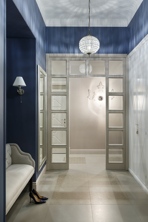 Фотография: Прихожая в стиле Классический, Современный, Квартира, Проект недели, Бежевый, Голубой, Бирюзовый, Кирпичный дом, 4 и больше, Более 90 метров, Иван Сорокин, Наталия Кацуцевичюс – фото на INMYROOM