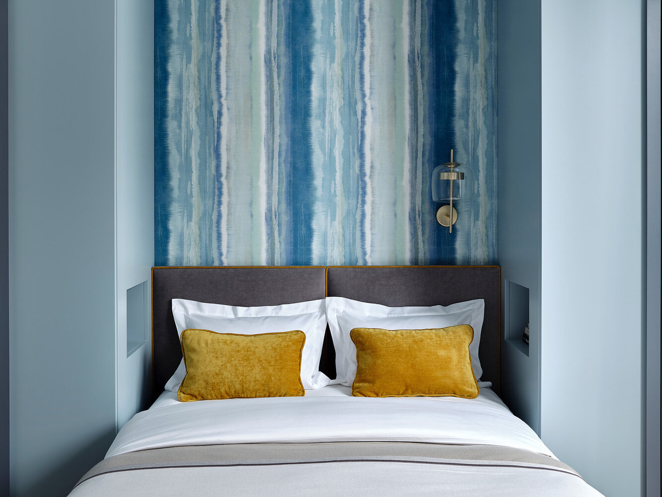 Фотография: Спальня в стиле Современный, Квартира, Проект недели, Москва, Монолитный дом, 3 комнаты, 40-60 метров, Анастасия Холопцева – фото на INMYROOM