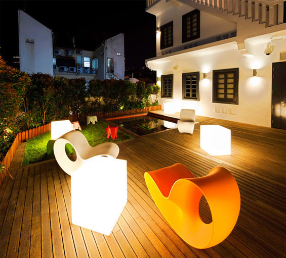 Фотография: Мебель и свет в стиле Современный, Хай-тек, Эклектика, Минимализм, Дома и квартиры, Городские места, Поп-арт, Индустриальный, Неон – фото на INMYROOM