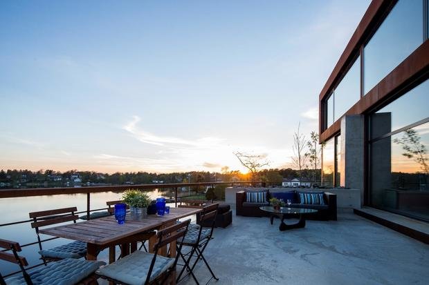 Фото из портфолио Уникально оформленная квартира с потрясающим видом на море – фотографии дизайна интерьеров на INMYROOM