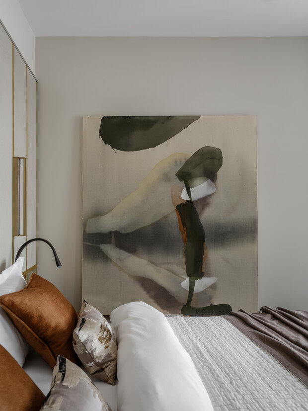 Фотография: Спальня в стиле Современный, Квартира, Проект дня, Москва, Кирпичный дом, 4 и больше, Более 90 метров, Валерия Исакова, Мария Куркова – фото на INMYROOM