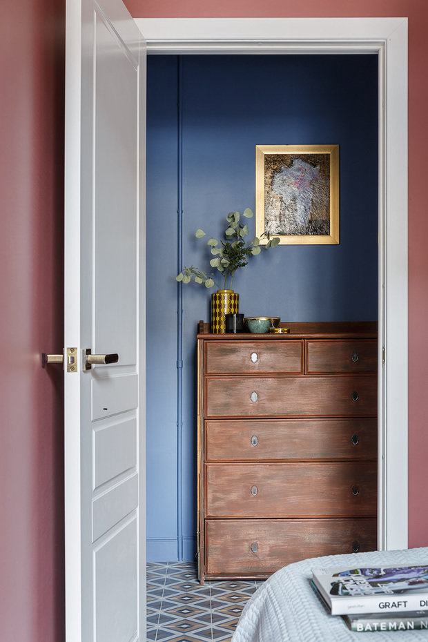 Фотография: Прихожая в стиле Скандинавский, Современный, Эклектика, Малогабаритная квартира, Квартира, Проект недели, Санкт-Петербург, Кирпичный дом, Катя Алагич, Илья Гульянц, El Born Studio, 3 комнаты, 40-60 метров, Иван Сорокин – фото на INMYROOM