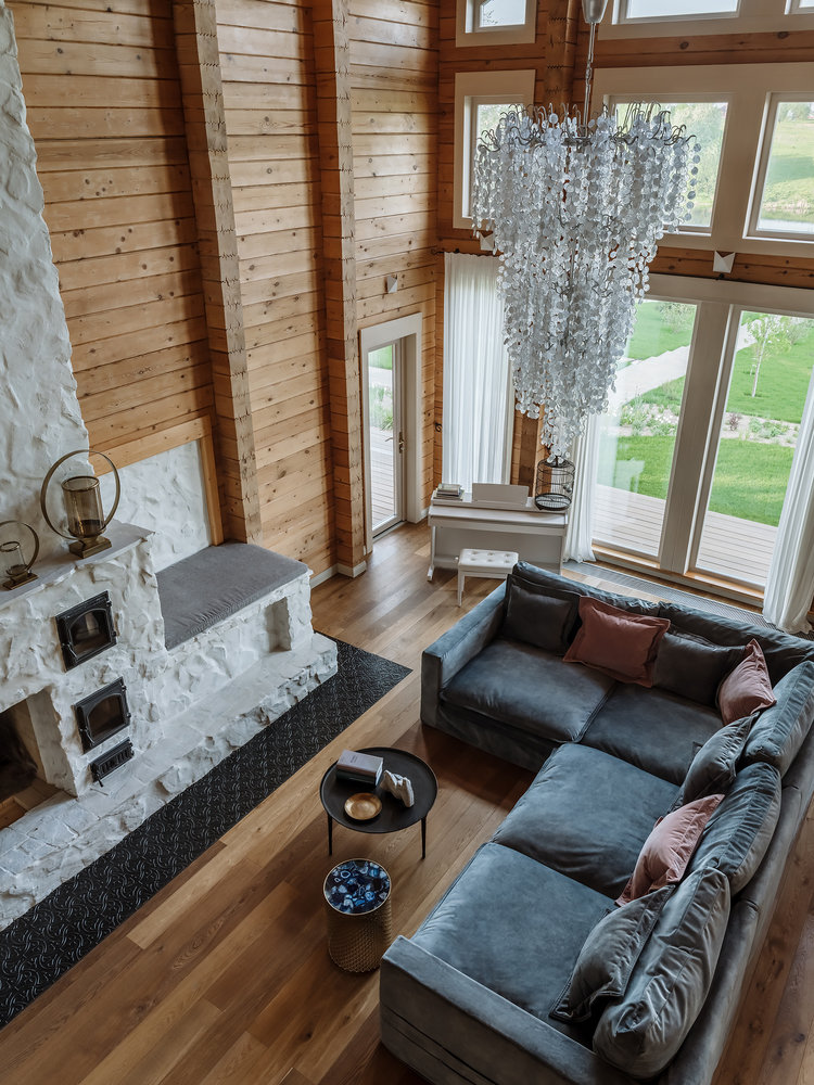 Также заслуживает внимания центральная каскадная люстра. На нее дизайнера вдохновила древнейшая ива на Пандоре (фильм «Аватар») — Эйва, древо душ.