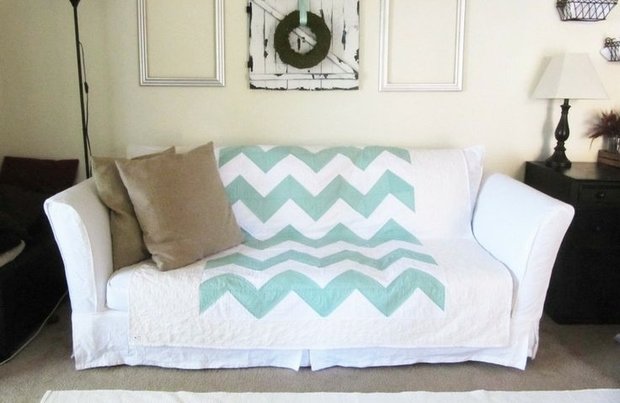 Фотография: Мебель и свет в стиле Скандинавский, Гостиная, Интерьер комнат, Диван, Потолок – фото на INMYROOM