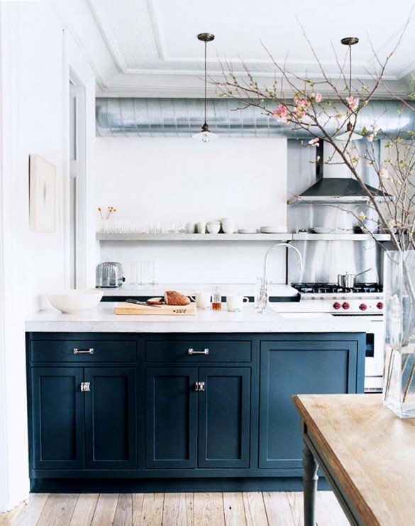 Фотография: Кухня и столовая в стиле Лофт, Декор интерьера, Декор дома, Картины, Окна, Пол – фото на INMYROOM Фотография: Кухня и столовая в стиле Лофт, Декор интерьера, Декор дома, Картины, Окна, Пол – фото на INMYROOM