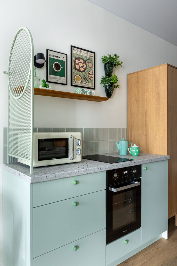 Фотография: Кухня и столовая в стиле Современный, Малогабаритная квартира, Квартира, Студия, Проект дня, Татьяна Иванова, до 40 метров, Ярославль, современный с элементами ретро, фото интерьера, дизайн интерьера фото – фото на INMYROOM