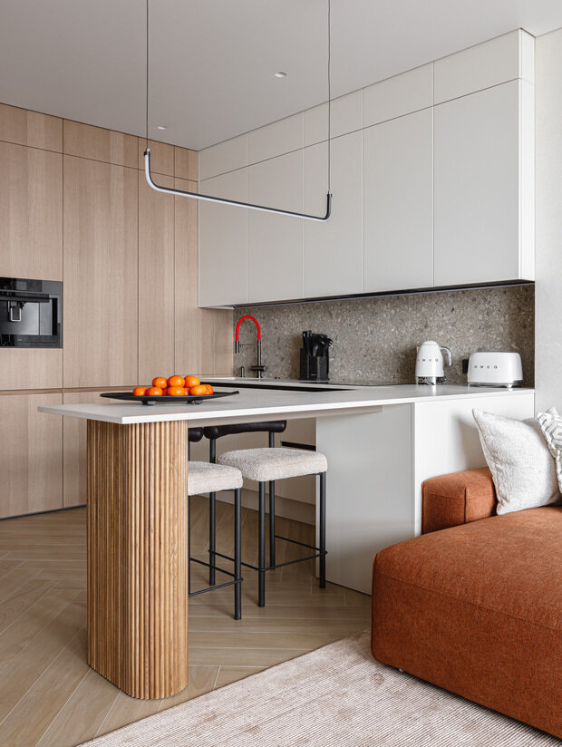 Фотография: Кухня и столовая в стиле Современный, Квартира, Проект дня, Сочи, 2 комнаты, 60-90 метров, современный/минимализм – фото на INMYROOM