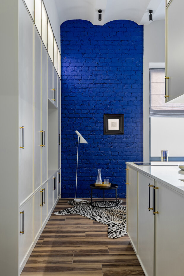 Фотография: Кухня и столовая в стиле Современный, Эклектика, Малогабаритная квартира, Квартира, Студия, Проект дня, Москва, Кирпичный дом, до 40 метров, современный с элементами ар-деко – фото на INMYROOM