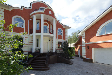 Фасад загородного дома. Подмосковье