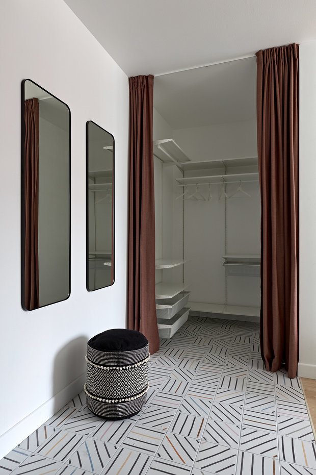 Фотография: Гардеробная в стиле Современный, Квартира, Проект дня, Санкт-Петербург, Ульяна Скапцова, 2 комнаты, 40-60 метров – фото на INMYROOM