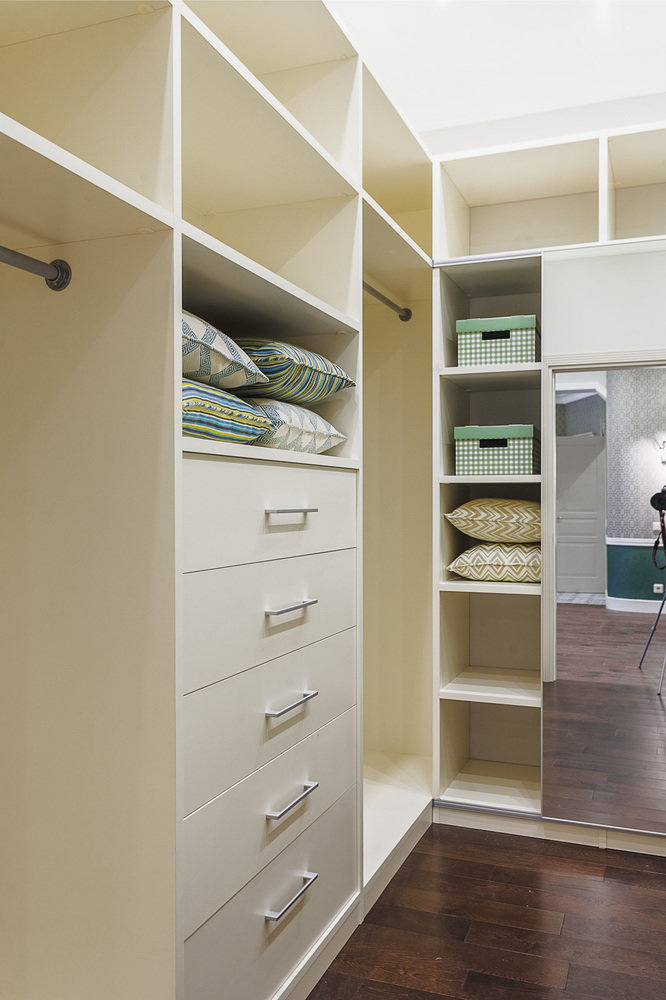 Фотография: Гардеробная в стиле Современный, Квартира, Проект недели, Москва, Марина Саркисян, Сергей Красюк, новостройка, 4 и больше, Более 90 метров – фото на INMYROOM