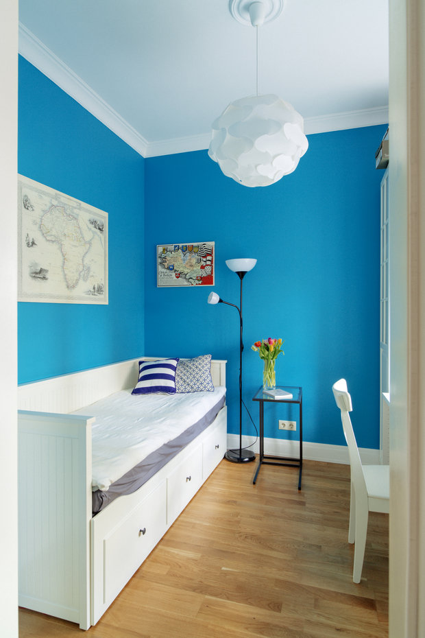 Фотография: Детская в стиле Скандинавский, Лофт, Эклектика, Квартира, Teak House, Белый, Проект недели, Москва, Бежевый, Синий, Голубой, Коричневый, ИКЕА, Manders, маленькая кухня, белая гостиная, порядок в детской, хранение книг в небольшой квартире, системы хранения для коридора, декор интерьера в скандинавском стиле, Анна Смирнова, Vesna-Leto – фото на INMYROOM