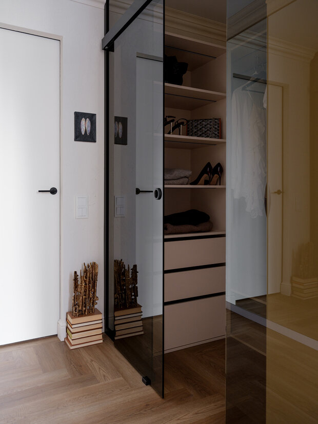 Фотография: Гардеробная в стиле Современный, Квартира, Проект дня, Москва, 2 комнаты, 40-60 метров, Сара Михайлова – фото на INMYROOM