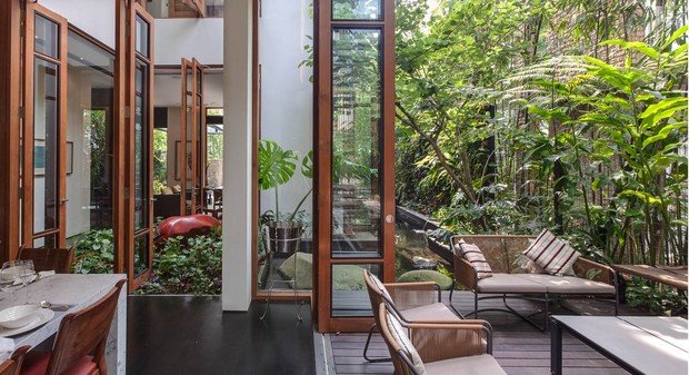 Фото из портфолио Бассейн на крыше и джунгли в гостиной – фотографии дизайна интерьеров на INMYROOM