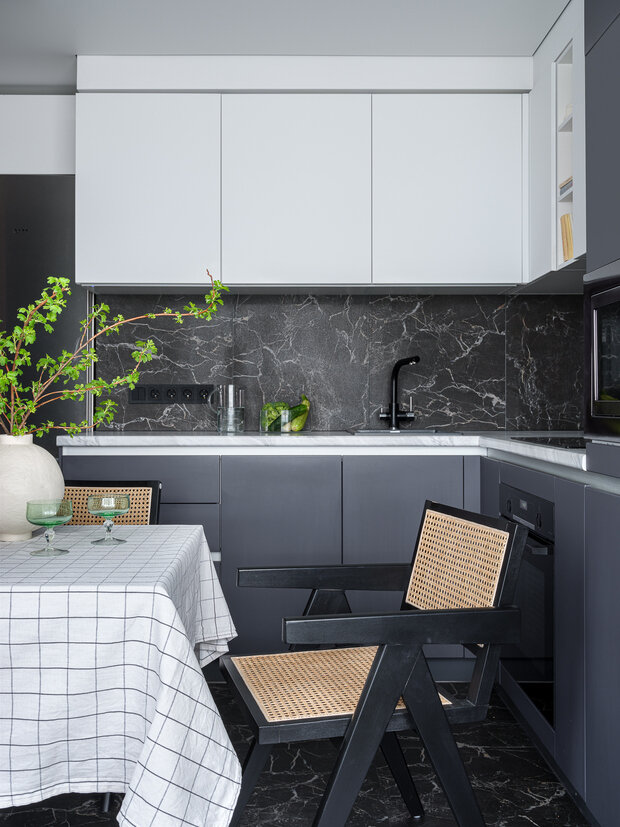 Фотография: Кухня и столовая в стиле Современный, Минимализм, Квартира, Проект недели, Москва, 3 комнаты, 60-90 метров, Archistories, Кира Шаева – фото на INMYROOM