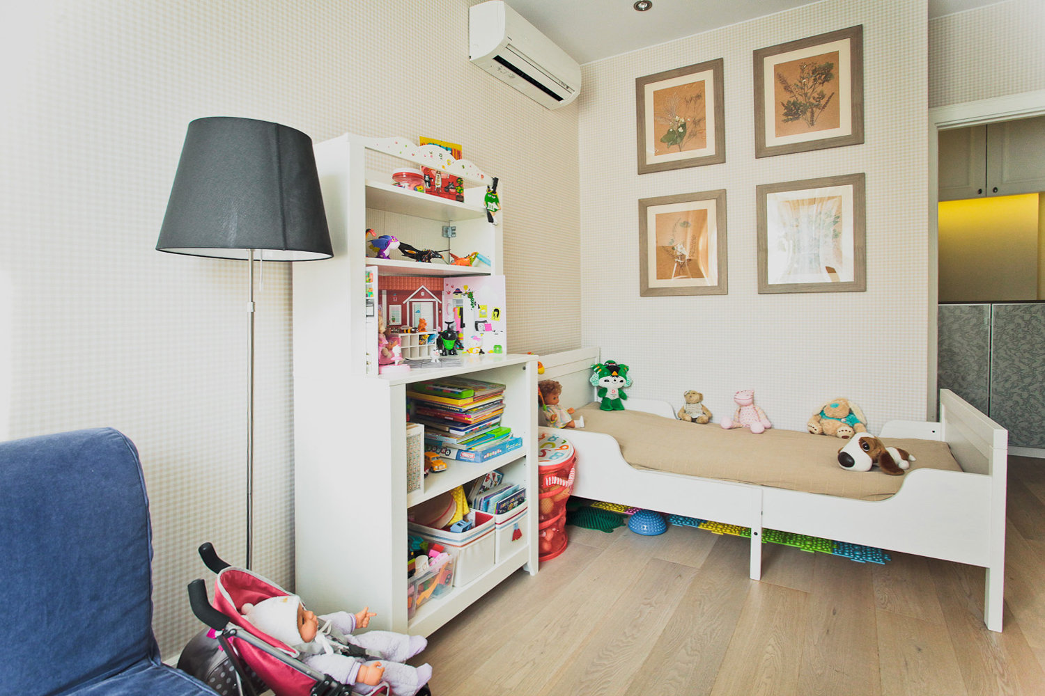 Фотография: Спальня в стиле Скандинавский, Квартира, Дома и квартиры, IKEA – фото на INMYROOM Фотография: Спальня в стиле Скандинавский, Квартира, Дома и квартиры, IKEA – фото на INMYROOM